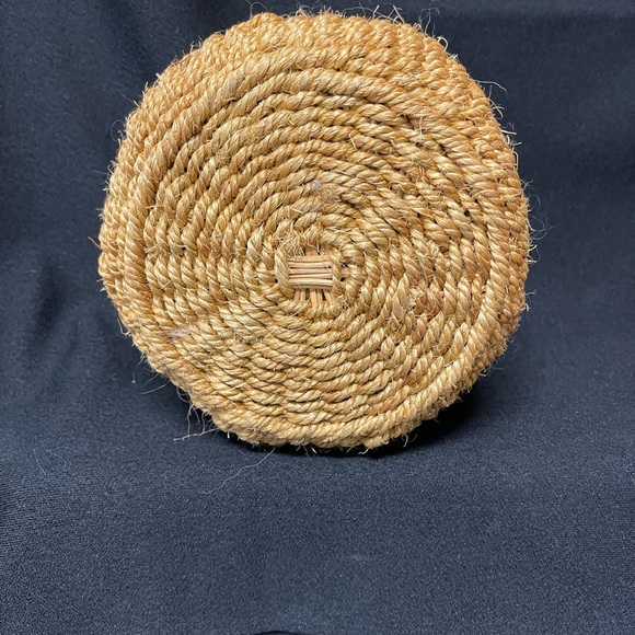 Handmade rustic basket - Picture 3 of 3